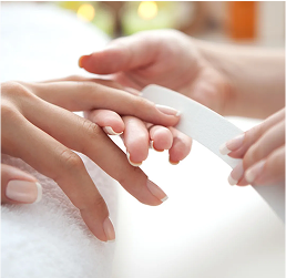 Manicura de limpieza y mantenimiento sin esmalte