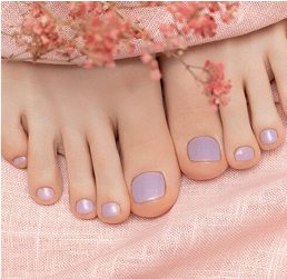 Pedicura semipermanente de un solo color