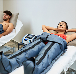 Mujer recibiendo tratamiento de presoterapia